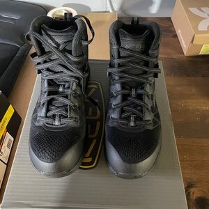 KEEN Men's Black Hiking Boots